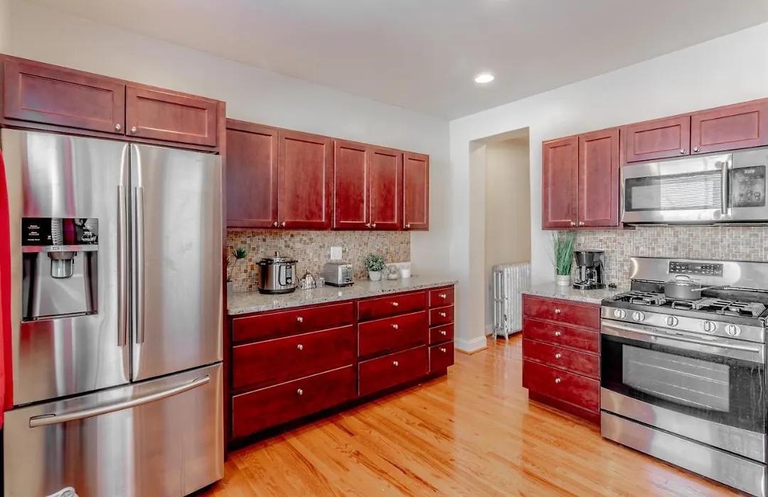 Room For Rent In Philly - Free Parking And Fully Stocked Kitchen!-1