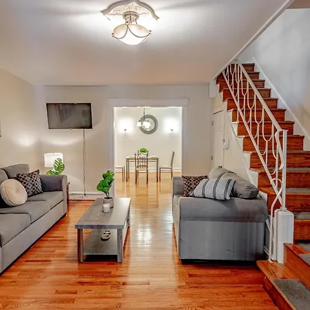 Room For Rent In Philly - Free Parking And Fully Stocked Kitchen!-2